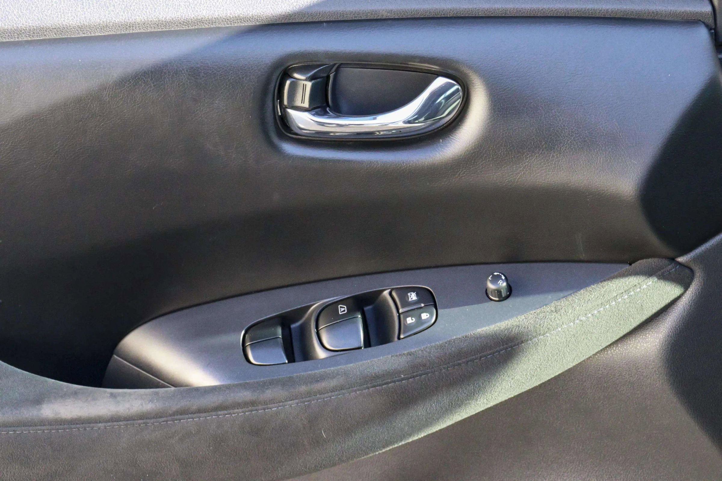 Used 2015 Nissan Leaf S image 15