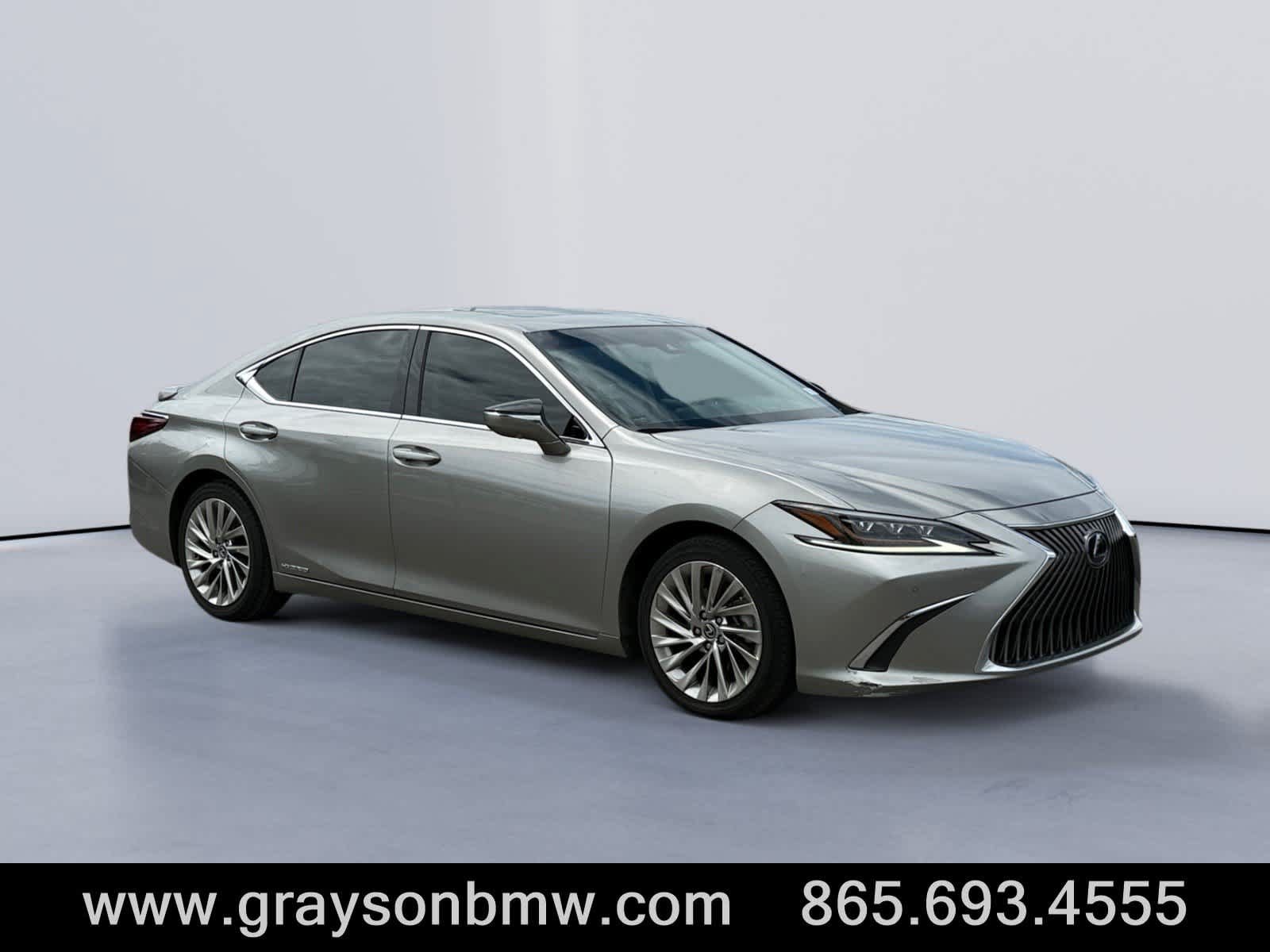 Used 2020 Lexus ES 300h Ultra Luxury w/ Accessory Package 2