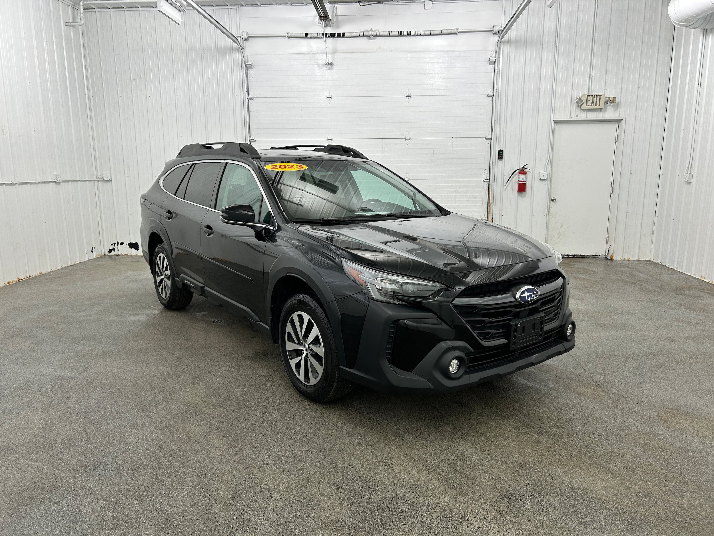 Used 2023 Subaru Outback Premium AWD/4WD image 2