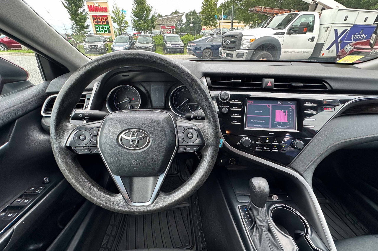 Used 2020 Toyota Camry LE image 12