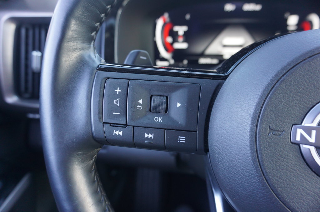 Used 2024 Nissan Pathfinder Platinum FWD image 8
