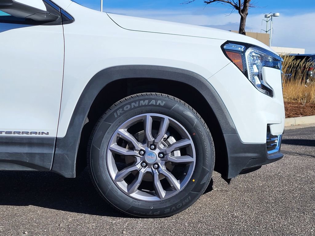 Used 2024 GMC Terrain SLT image 29