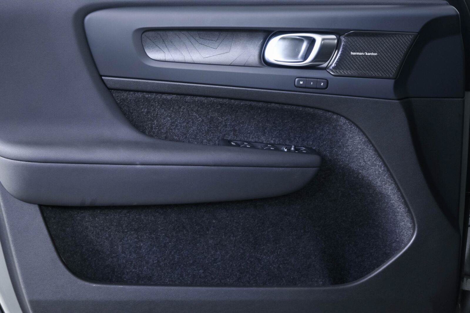 Certified 2023 Volvo C40 P8 Recharge Ultimate w/ Protection Package Premier AWD/4WD image 6