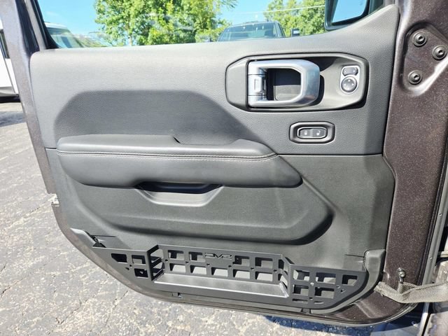 Used 2019 Jeep Wrangler Unlimited Sahara w/ Dual Top Group AWD/4WD image 35
