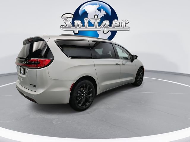 New 2026 Chrysler Pacifica Limited w/ S Appearance Package image 9