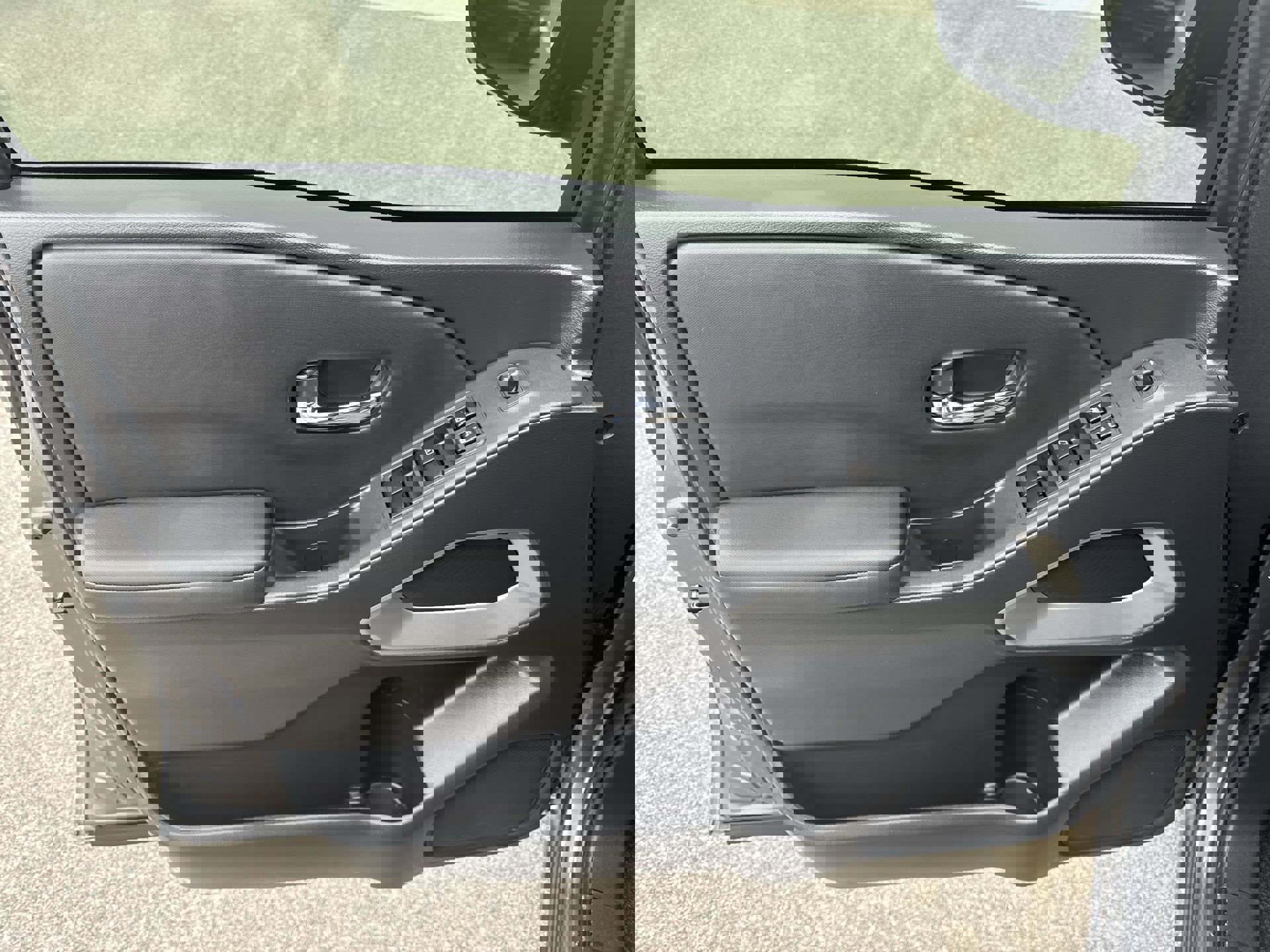 Used 2022 Nissan Frontier SV image 23