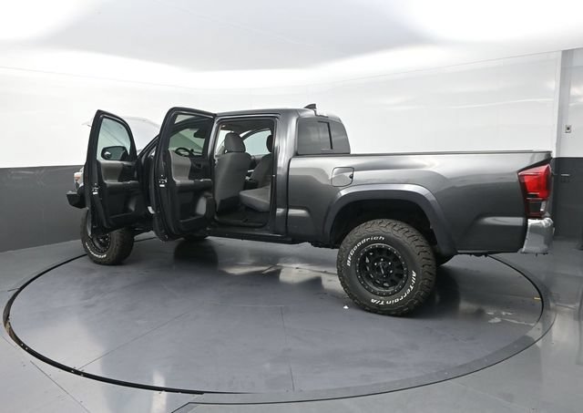 Used 2019 Toyota Tacoma SR5 AWD/4WD image 45