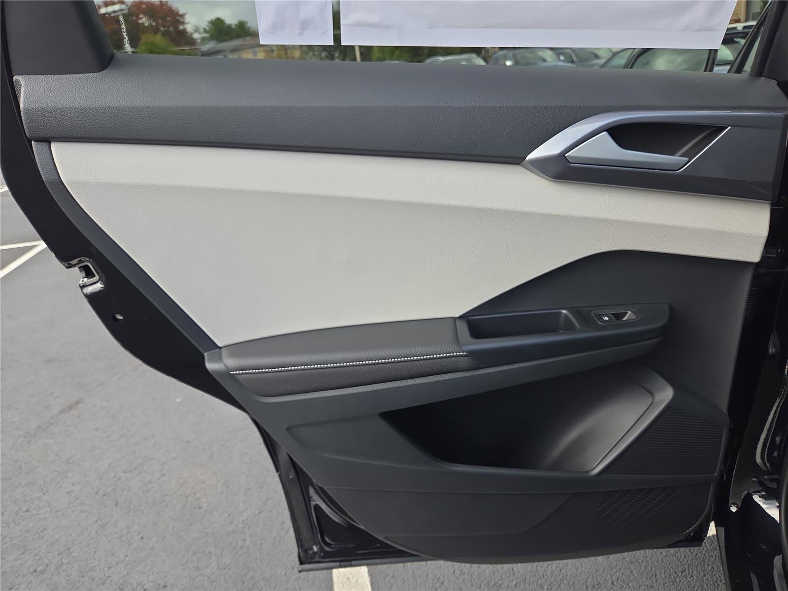 New 2025 Volkswagen Taos SEL image 26