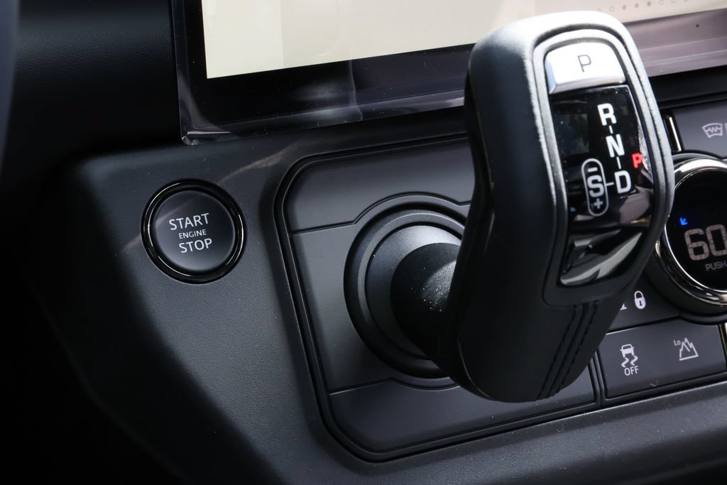 New 2026 Land Rover Defender 110 OCTA AWD/4WD image 32