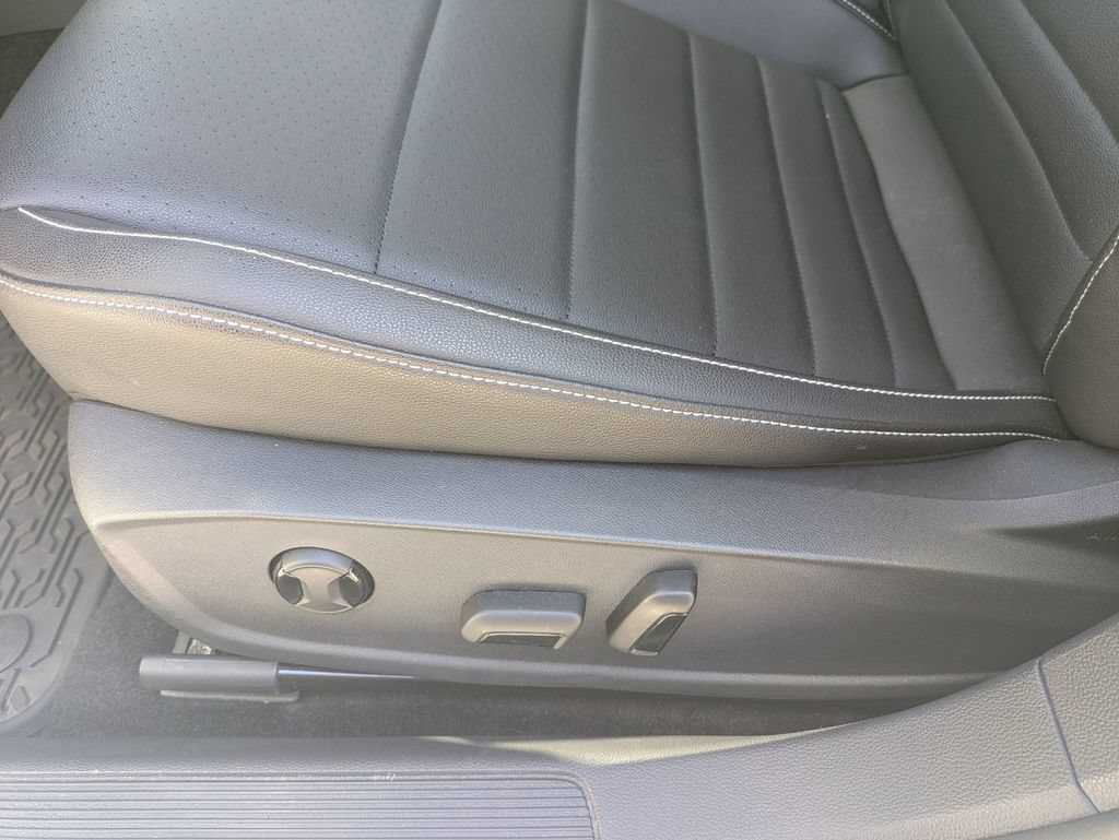 Used 2023 Volkswagen Jetta SE FWD image 14