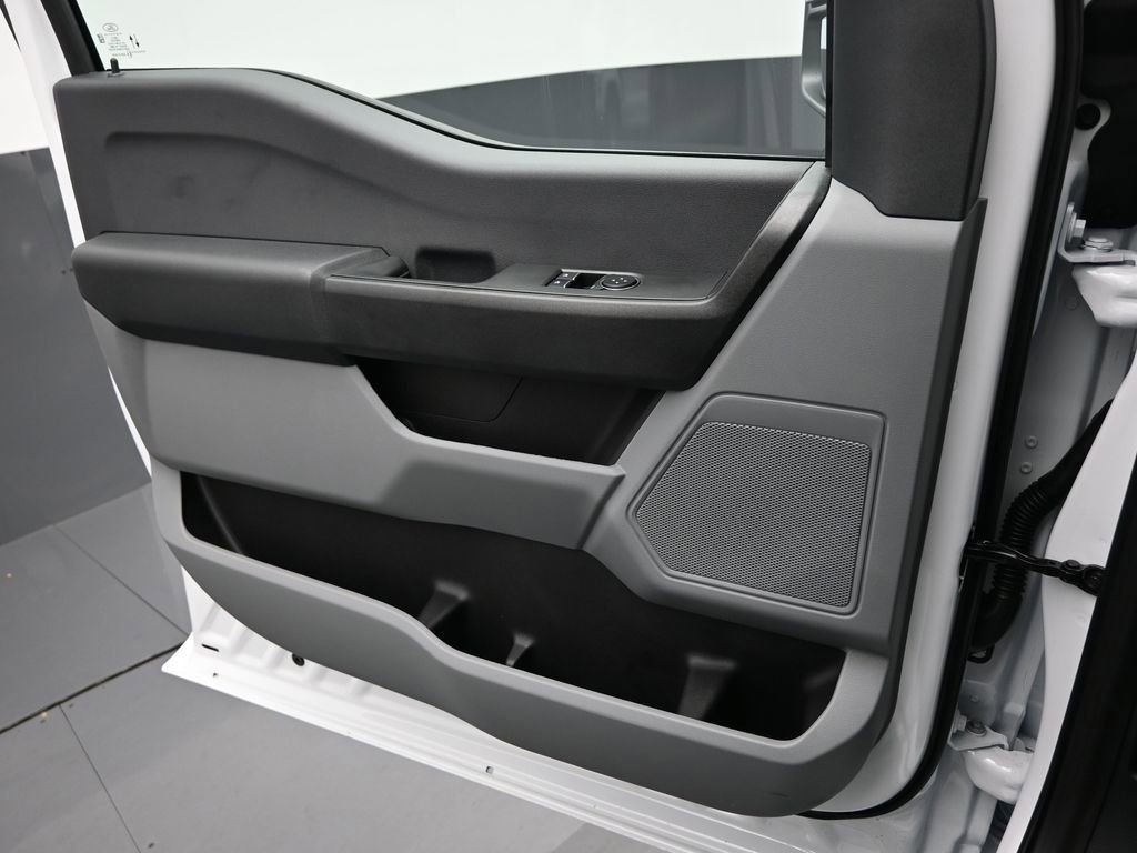 New 2026 Ford F250 XL w/ F-250 >10K GVWR Package AWD/4WD image 14