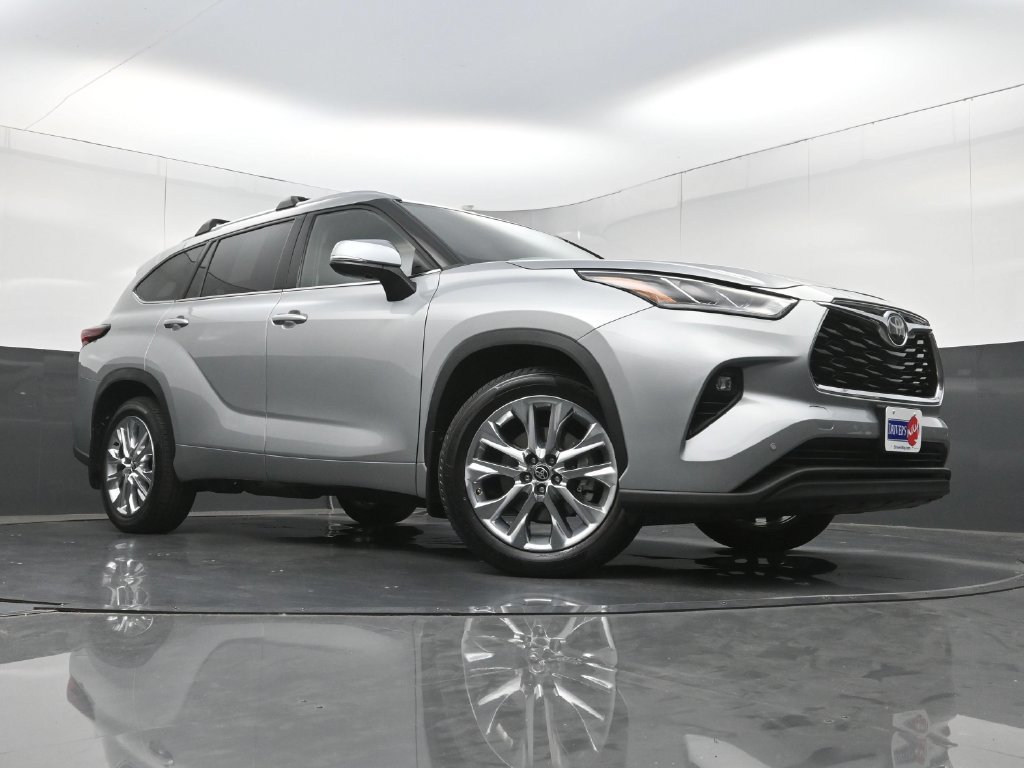 Used 2024 Toyota Highlander Limited AWD/4WD image 28