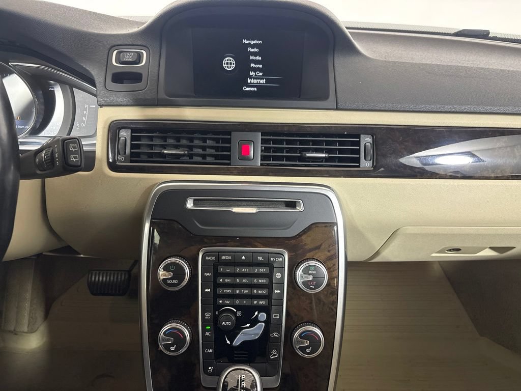 Used 2016 Volvo XC70 T5 Premier w/ Proximity Package AWD/4WD image 12