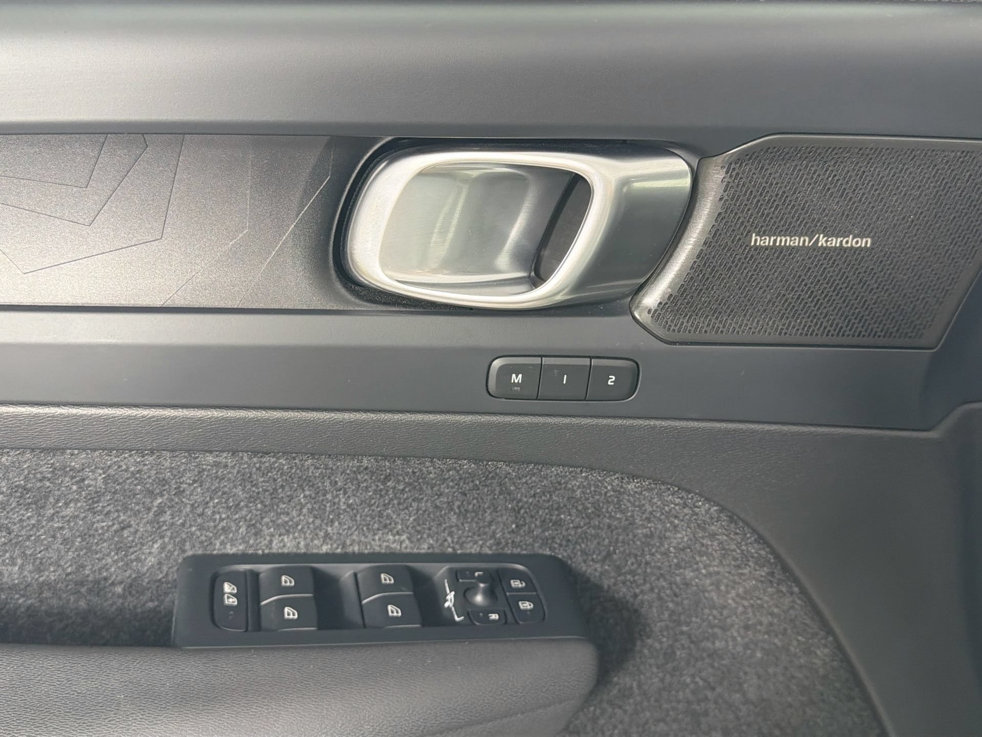 Certified 2023 Volvo C40 P8 Recharge Ultimate w/ Protection Package Premier AWD/4WD image 18