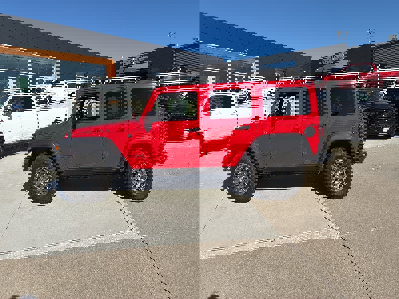 Used 2018 Jeep Wrangler Unlimited Rubicon w/ Connectivity Group image 2