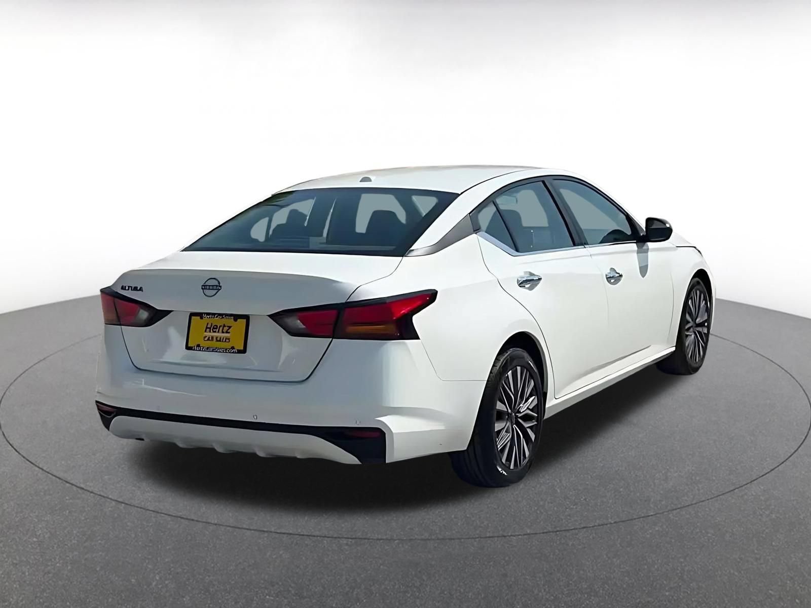 Used 2025 Nissan Altima 2.5 SV FWD image 14
