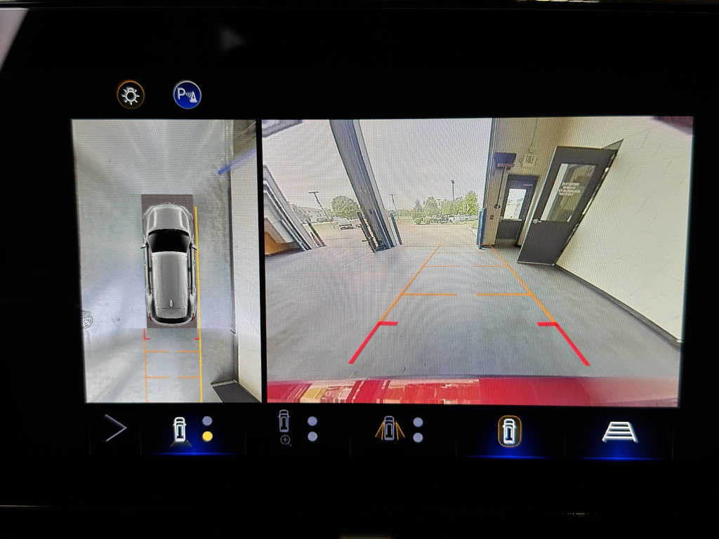 Used 2025 Chevrolet Equinox RS w/ Safety and Technology Package FWD image 29