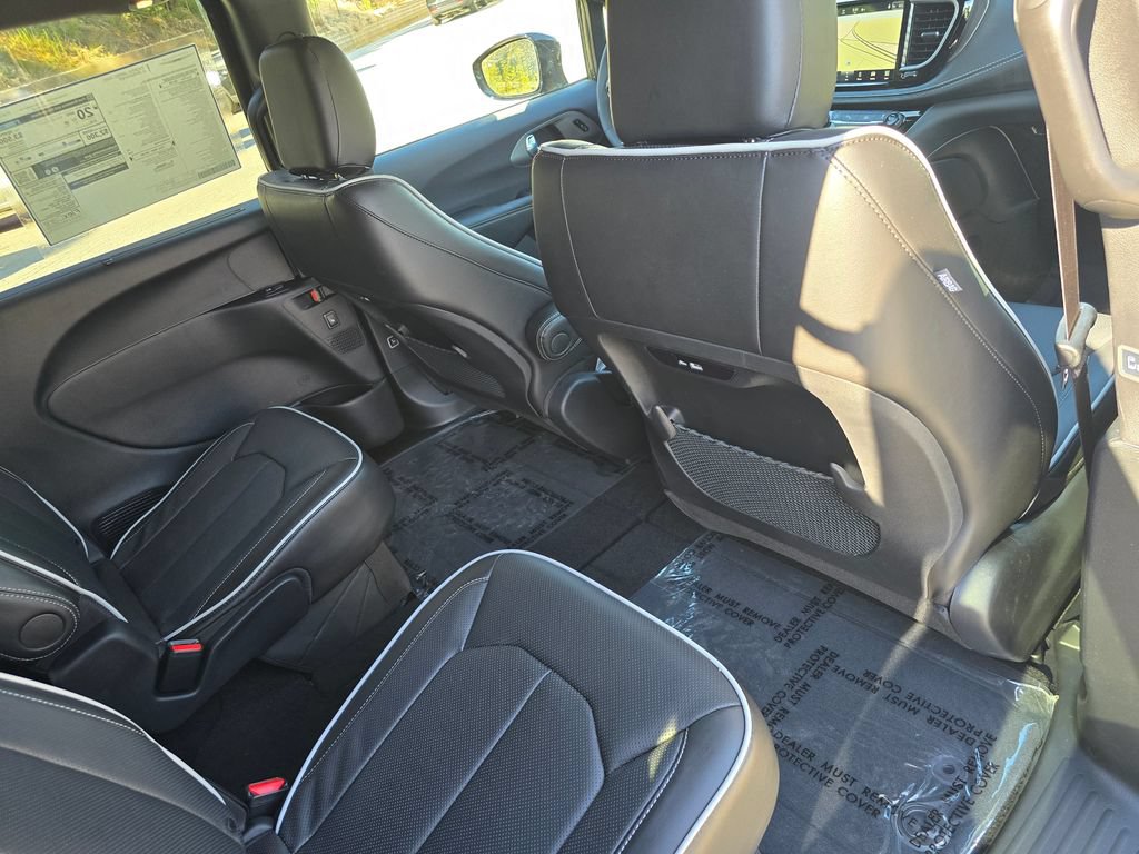 New 2027 Chrysler Pacifica Limited w/ S Appearance Package AWD/4WD image 26