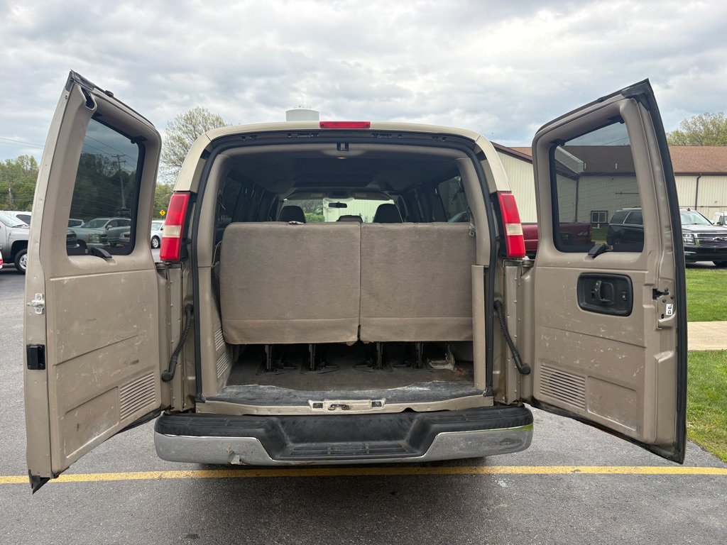 Used 2008 GMC Savana 3500 Extended Passenger w/ LT Preferred Equipment Group RWD image 13