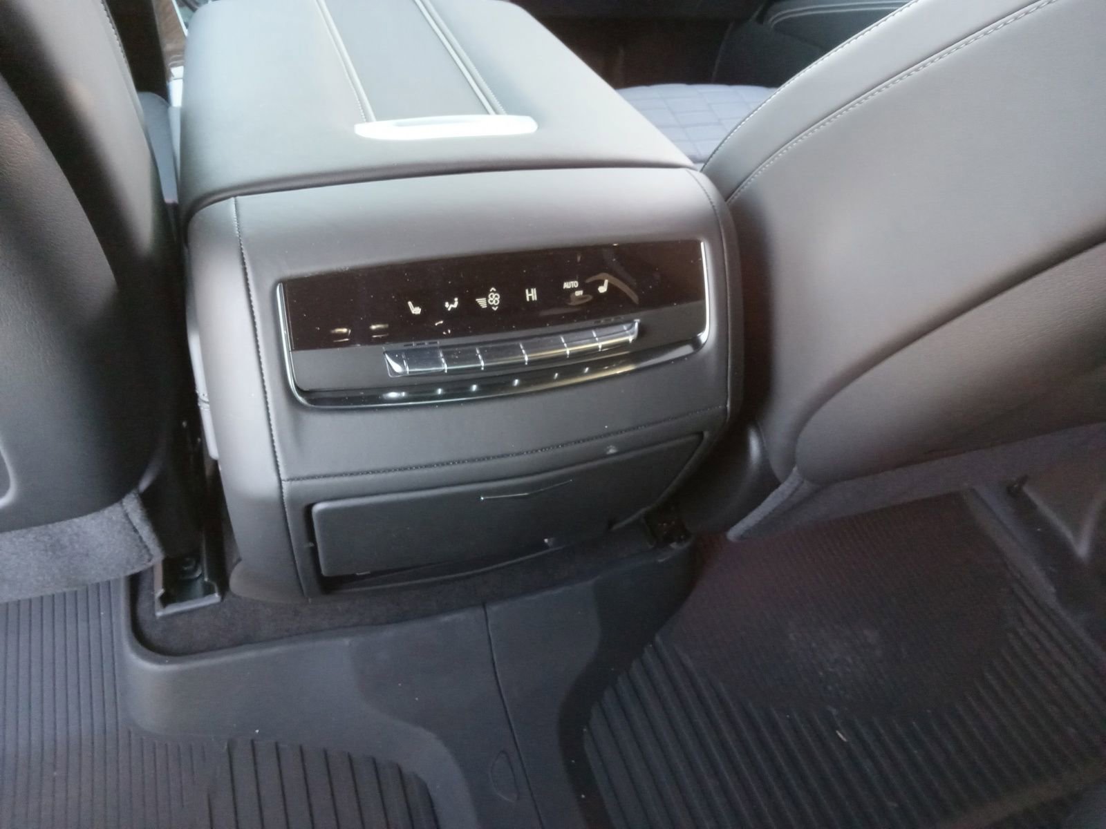 Used 2026 Cadillac Escalade Platinum Sport w/ LPO, ONYX Package image 27