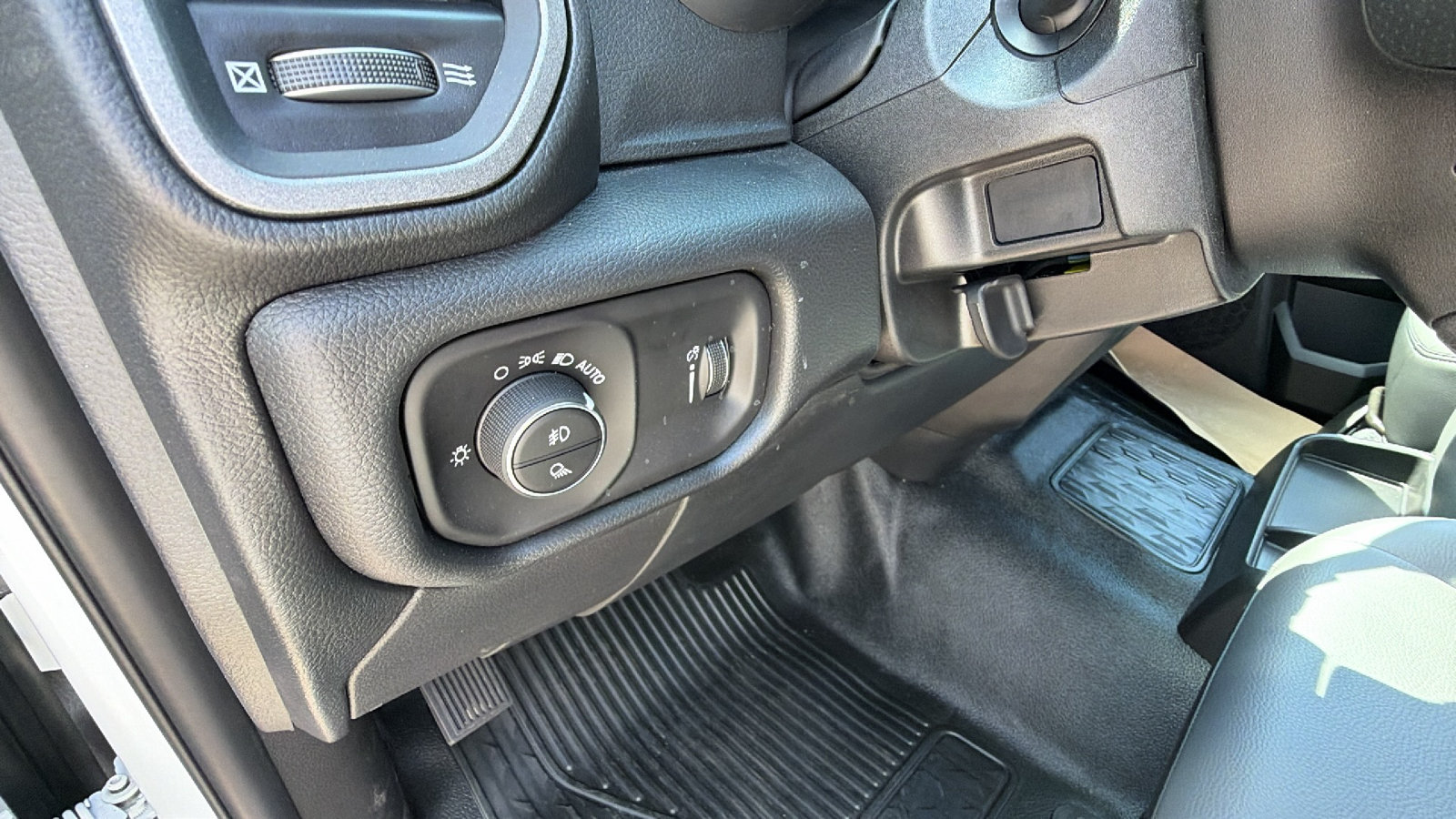 New 2026 RAM 3500 Tradesman w/ Chrome Appearance Group A AWD/4WD image 20