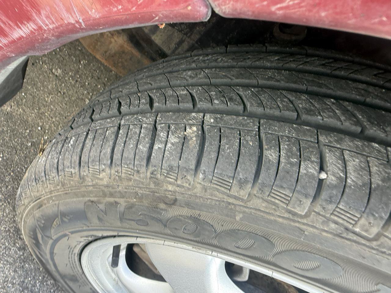 Used 2003 Ford Taurus SES FWD image 6