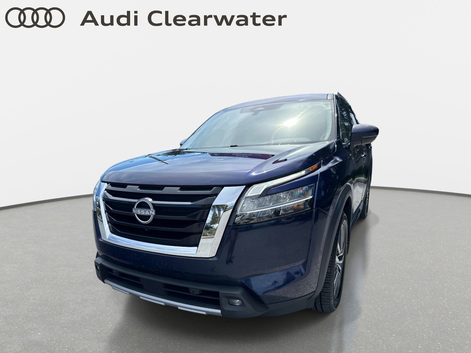 Used 2022 Nissan Pathfinder Platinum w/ Cargo Package AWD/4WD image 7