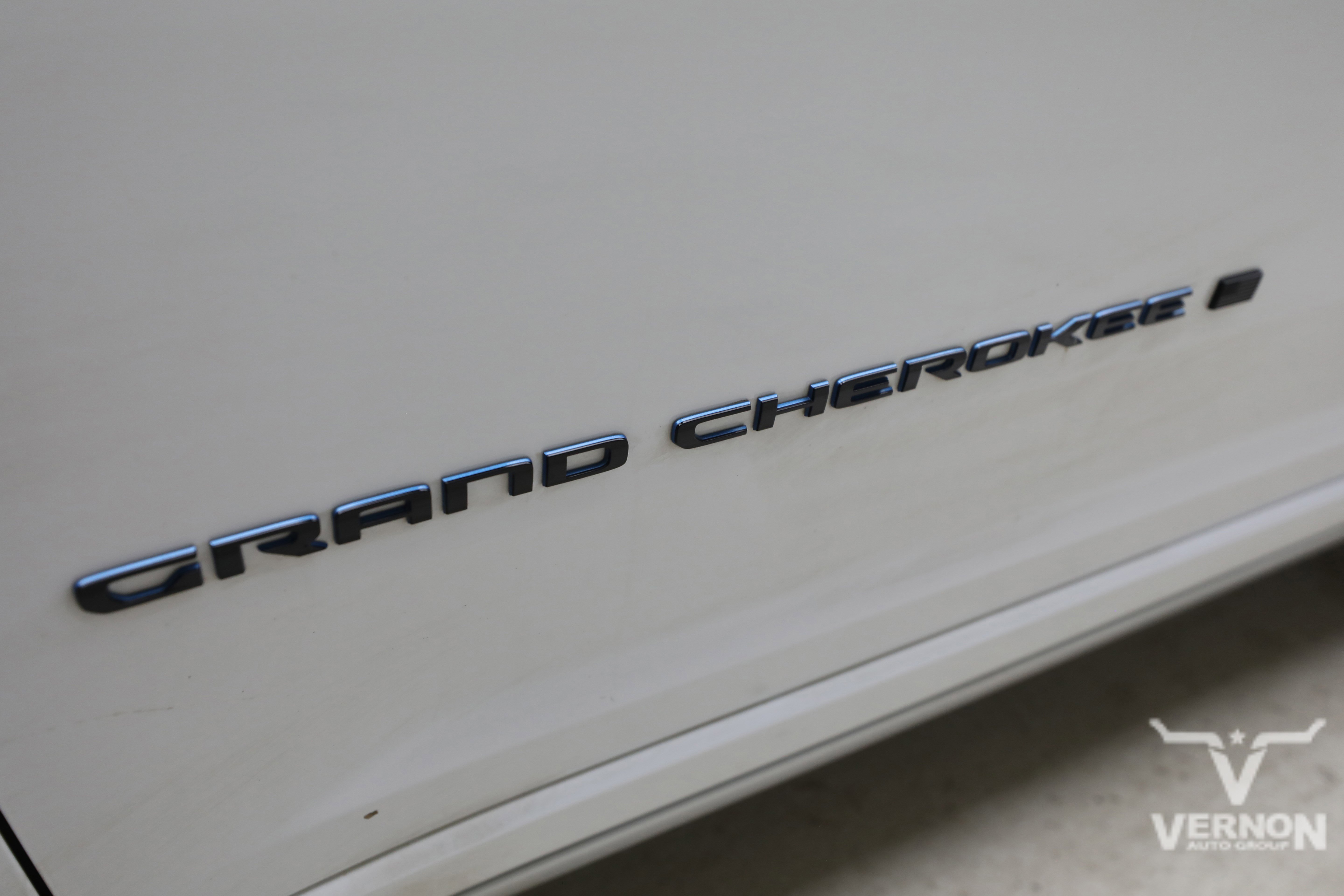 Used 2023 Jeep Grand Cherokee Summit AWD/4WD image 39