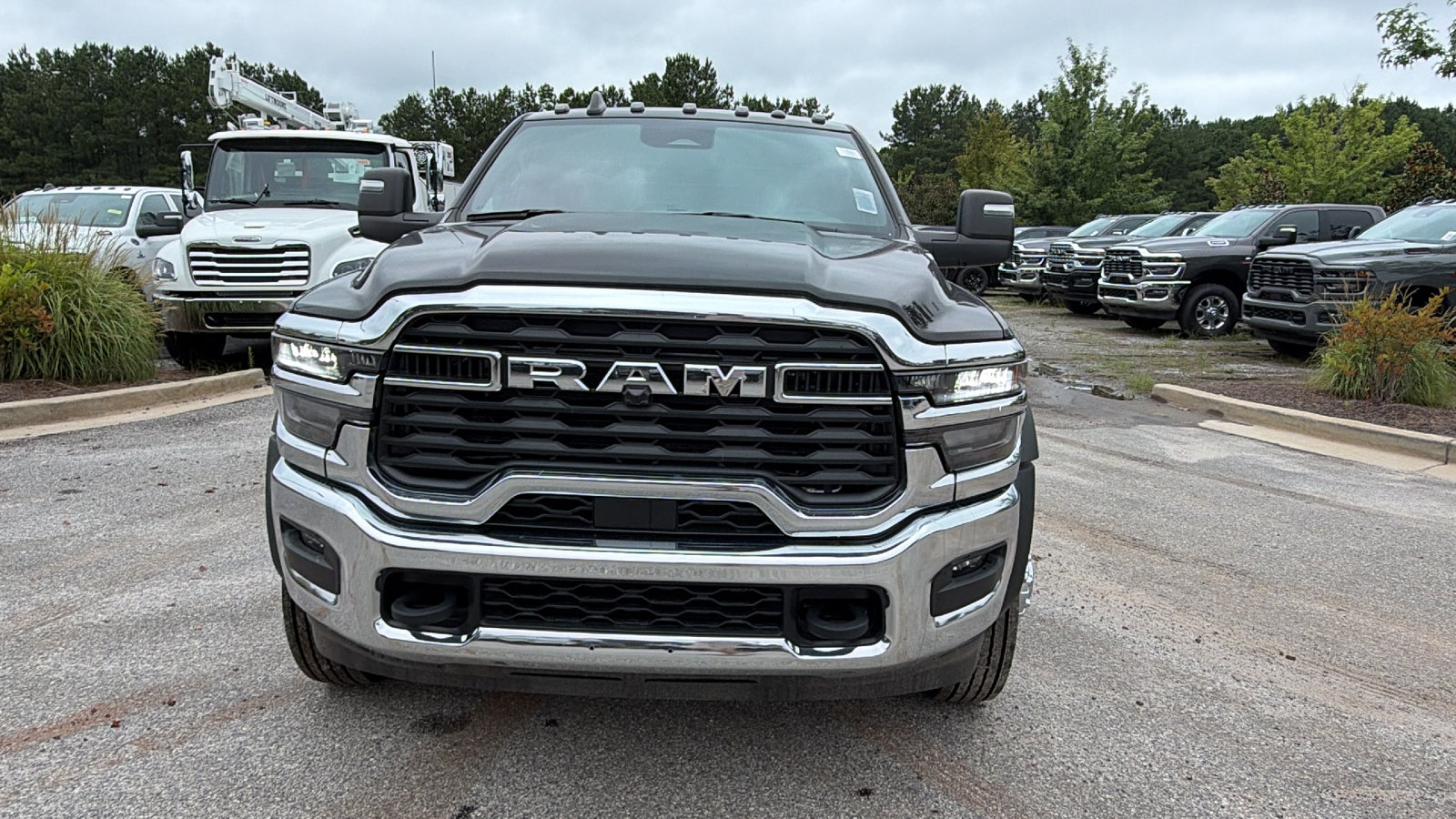 New 2025 RAM 5500 Tradesman w/ Safety Group AWD/4WD image 3