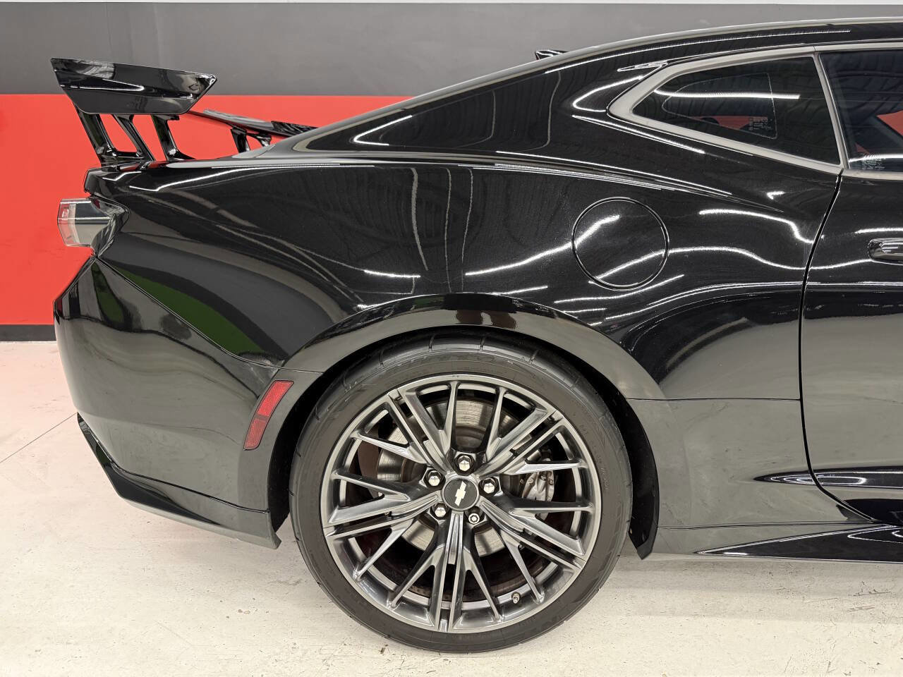 Used 2018 Chevrolet Camaro ZL1 RWD image 31