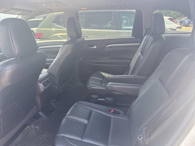 Used 2017 Toyota Highlander SE AWD/4WD image 13