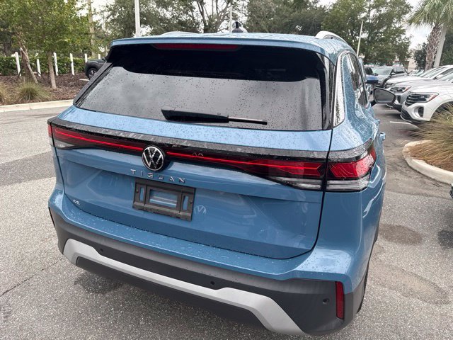 Used 2025 Volkswagen Tiguan SE FWD image 13