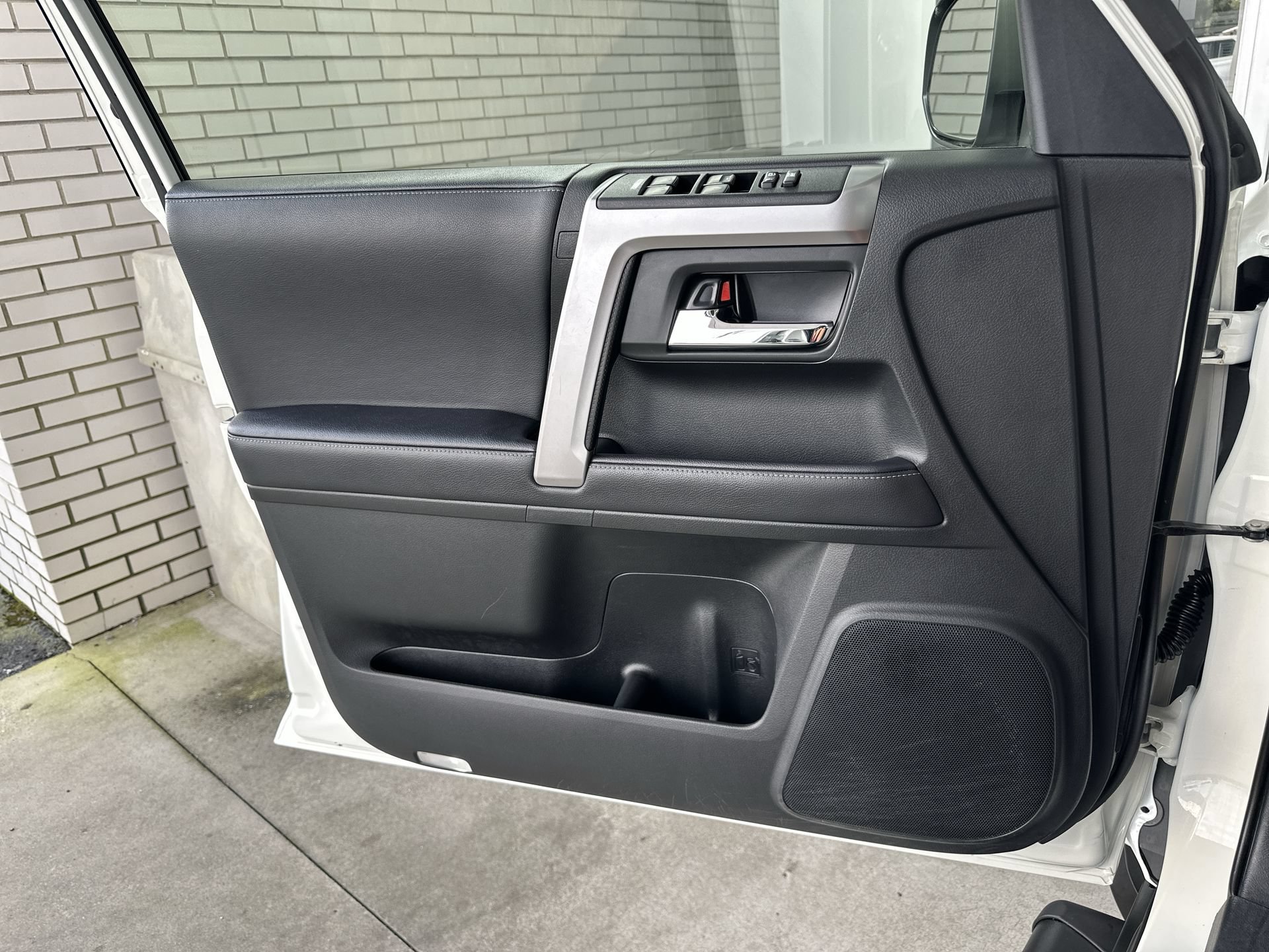 Used 2022 Toyota 4Runner SR5 Premium w/ Moonroof Package RWD image 23