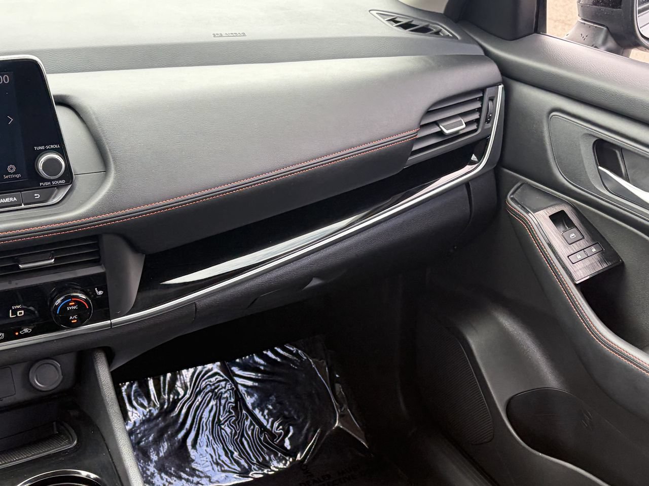 Used 2025 Nissan Rogue SV AWD/4WD image 18