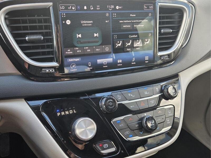 Used 2023 Chrysler Pacifica Touring-L FWD image 26