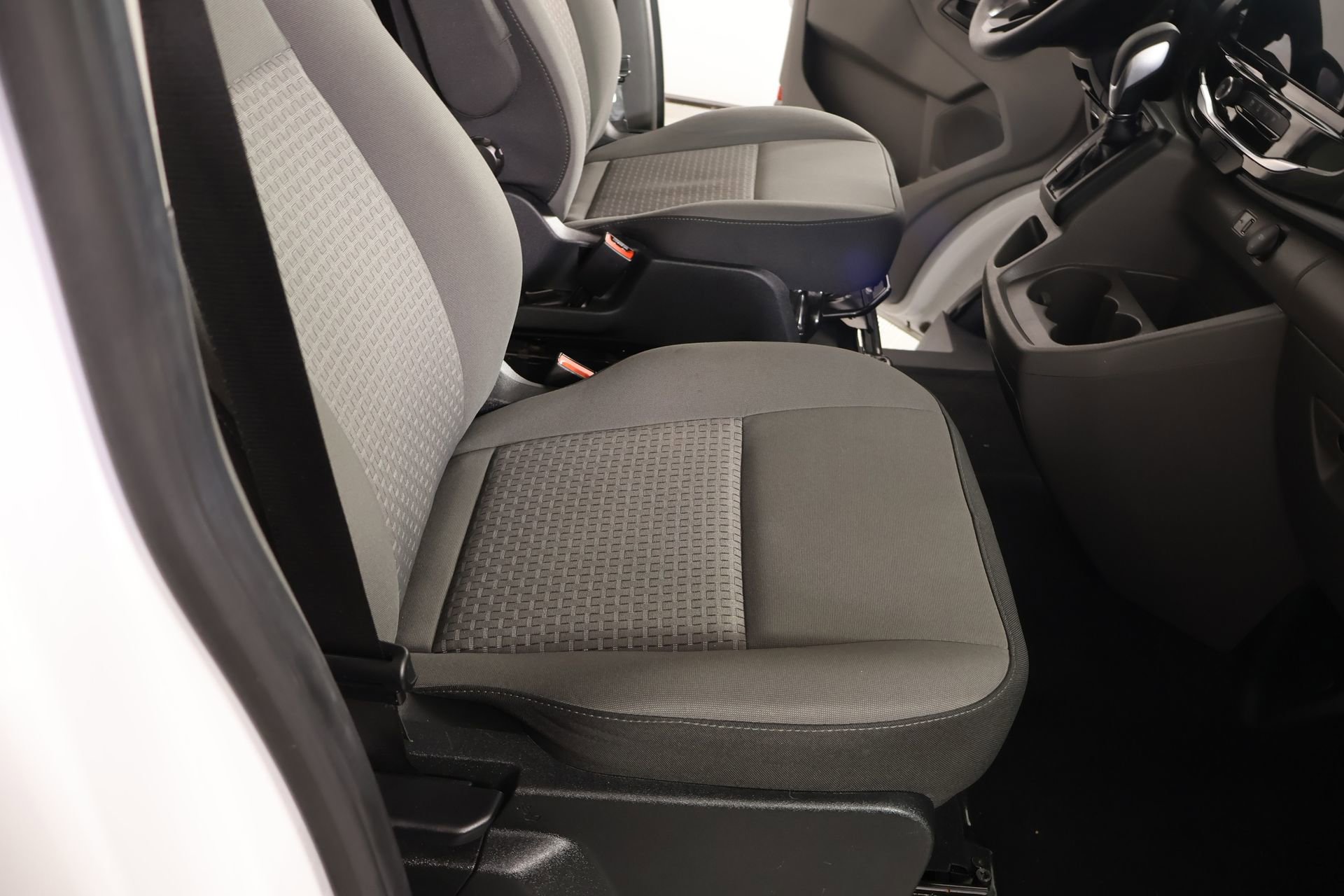 Used 2024 Ford Transit 350 XLT image 11