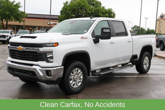 Used 2024 Chevrolet Silverado 2500 LT AWD/4WD image 3