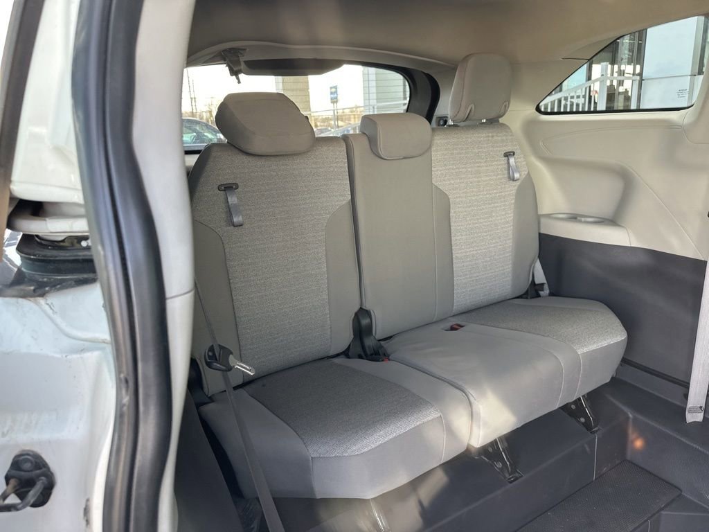 Used 2022 Toyota Sienna LE image 22