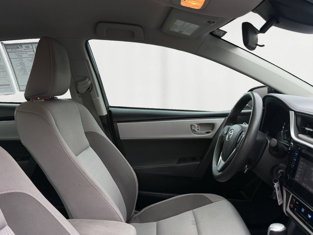Used 2018 Toyota Corolla LE FWD image 16