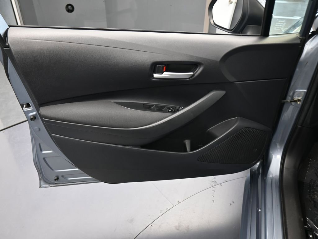 Used 2021 Toyota Corolla LE image 12