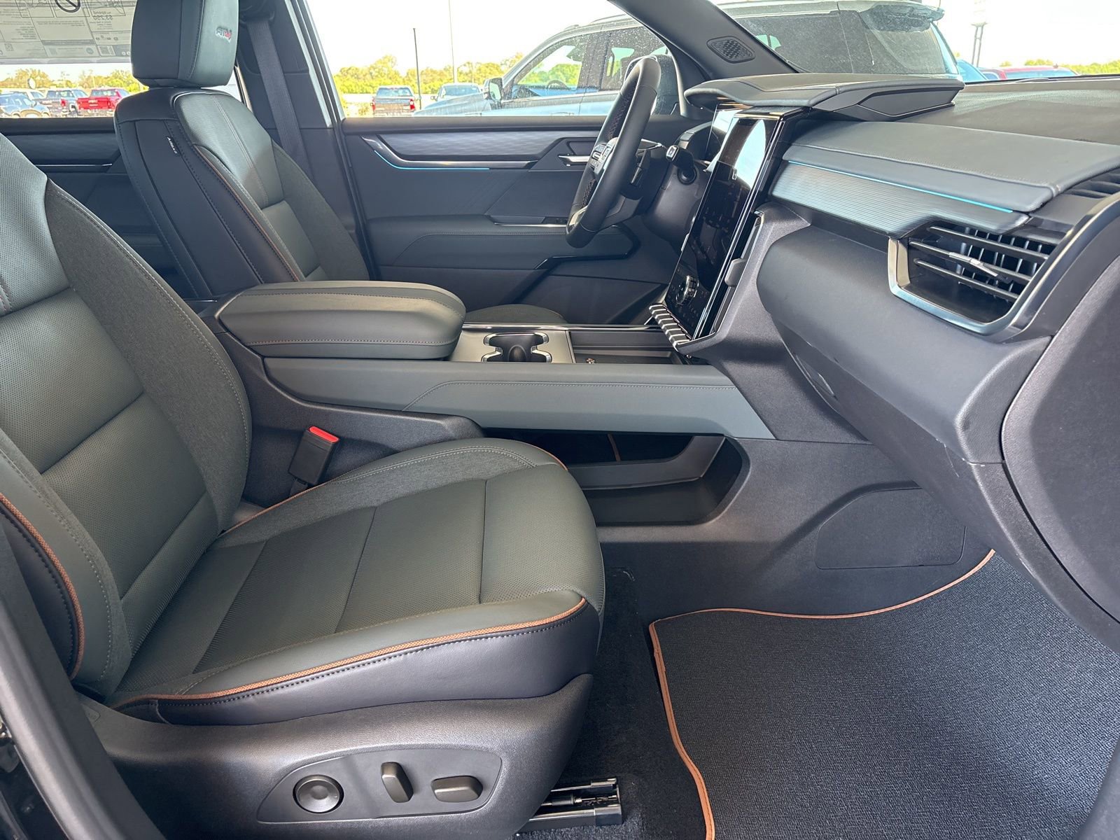 New 2026 GMC Acadia AT4 w/ Luxury Package image 16