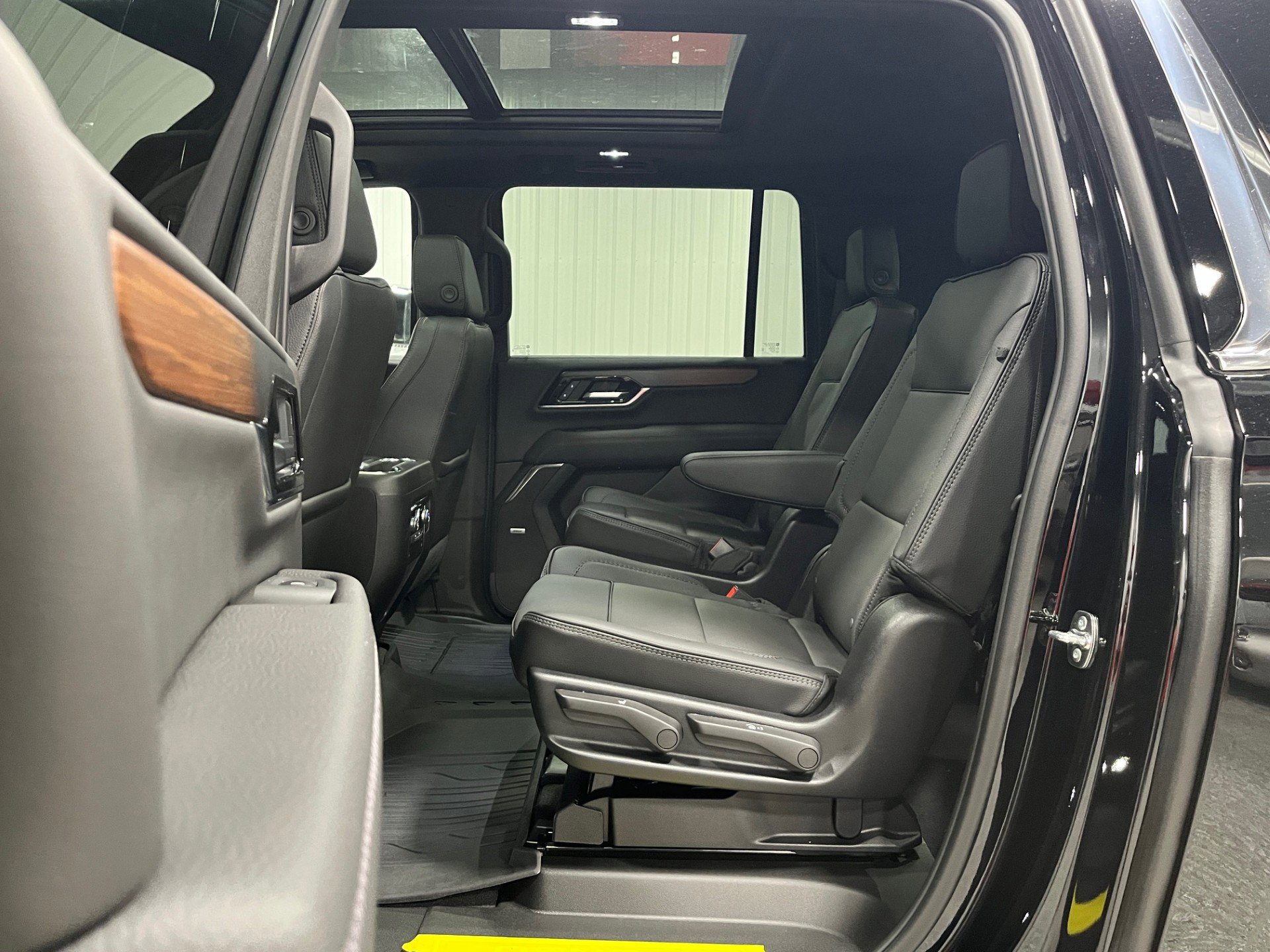 New 2026 GMC Yukon XL Denali w/ Sun & Power Step Package image 10