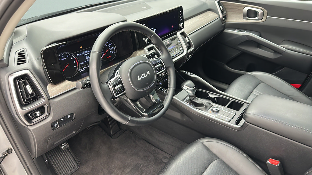 Used 2023 Kia Sorento S w/ Panoramic Sunroof Package AWD/4WD image 12