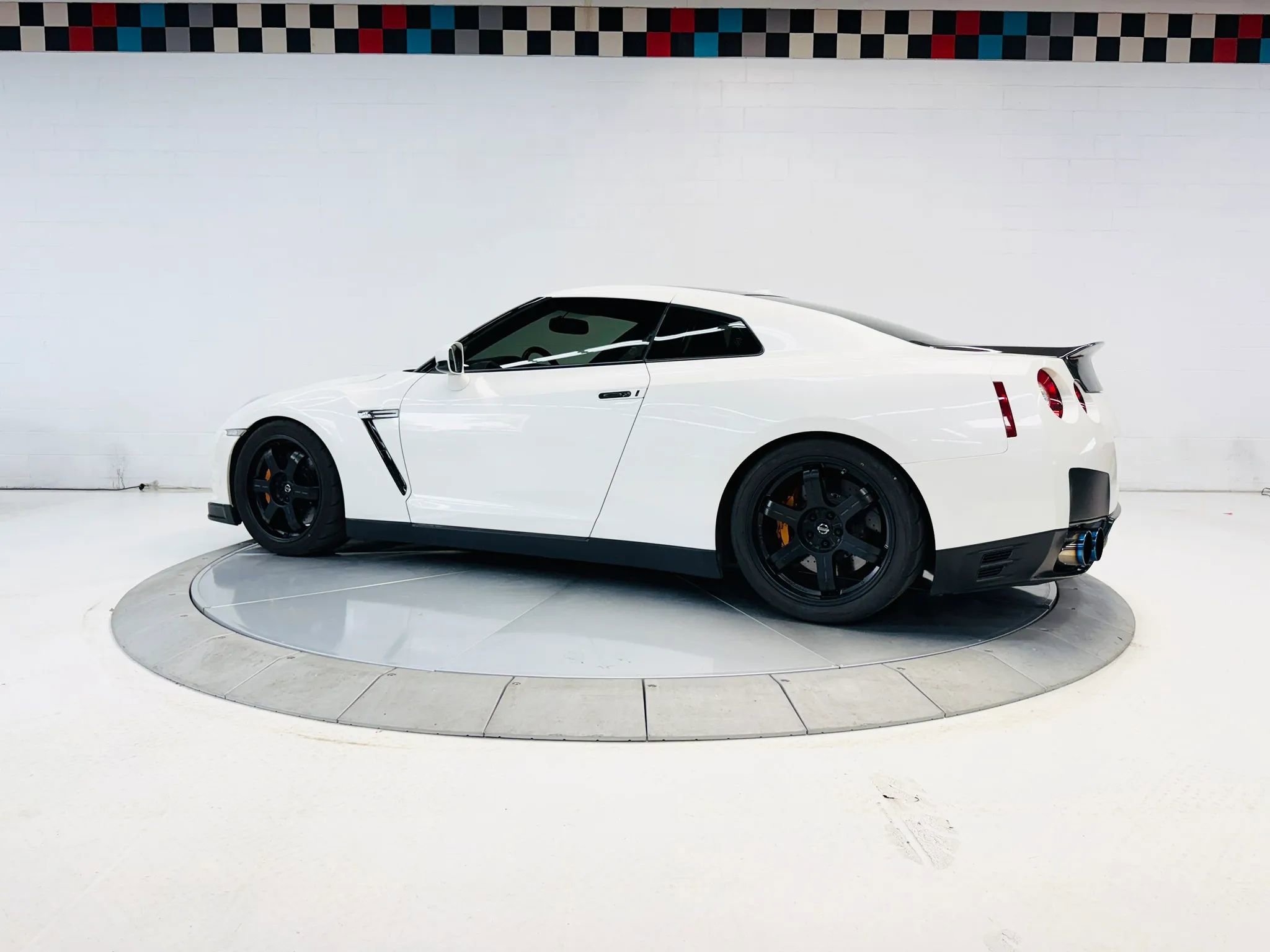 Used 2014 Nissan GT-R Black Edition AWD/4WD image 40