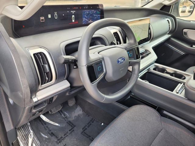 Used 2025 Ford Expedition Active RWD image 16