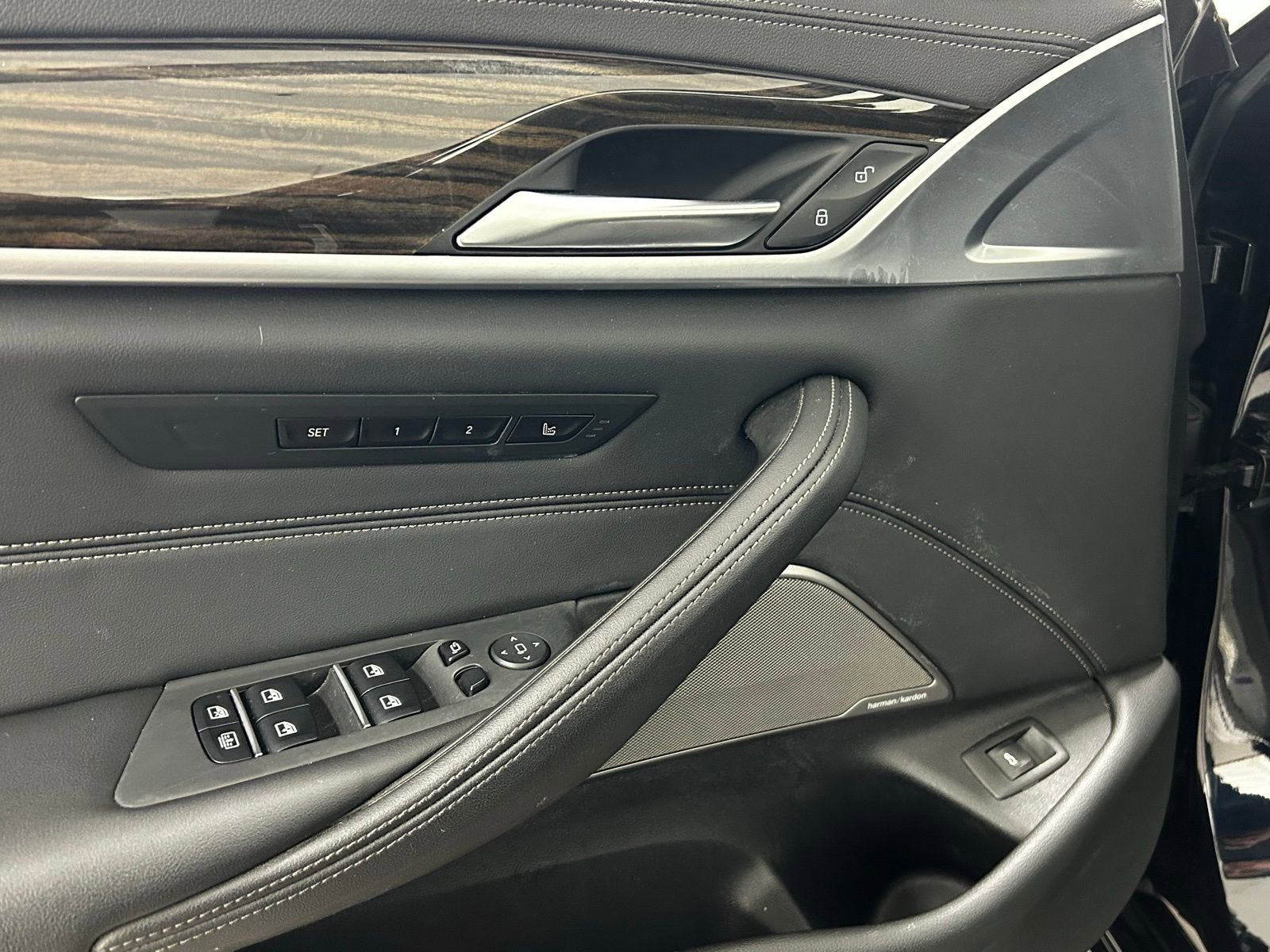 Used 2021 BMW M550i xDrive w/ Executive Package image 25