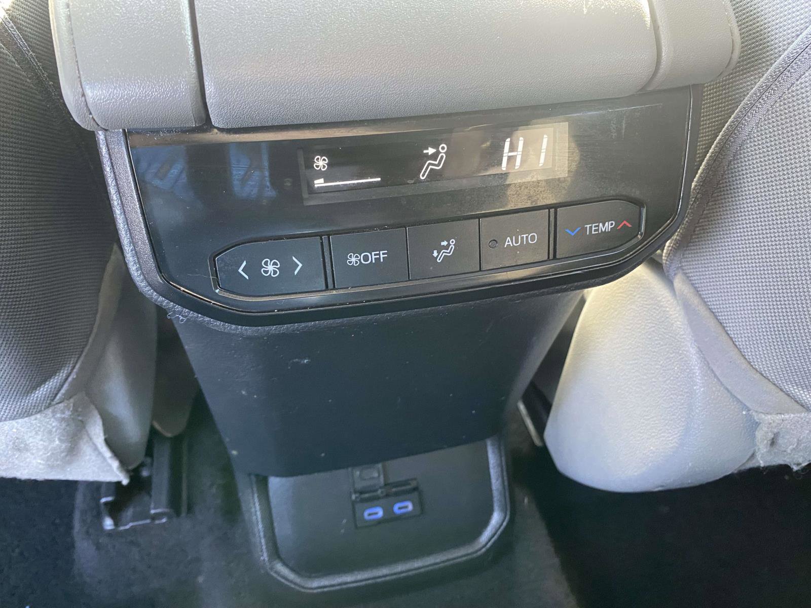 Used 2022 Toyota Highlander L FWD image 14