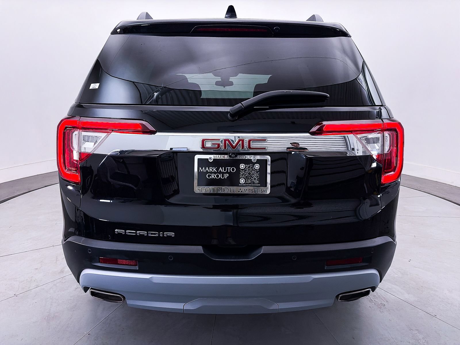 Used 2022 GMC Acadia SLE w/ Driver Convenience Package FWD image 16