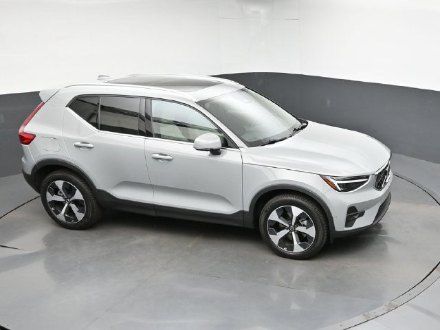 Used 2024 Volvo XC40 B5 Plus w/ Protection Package Premier AWD/4WD image 40
