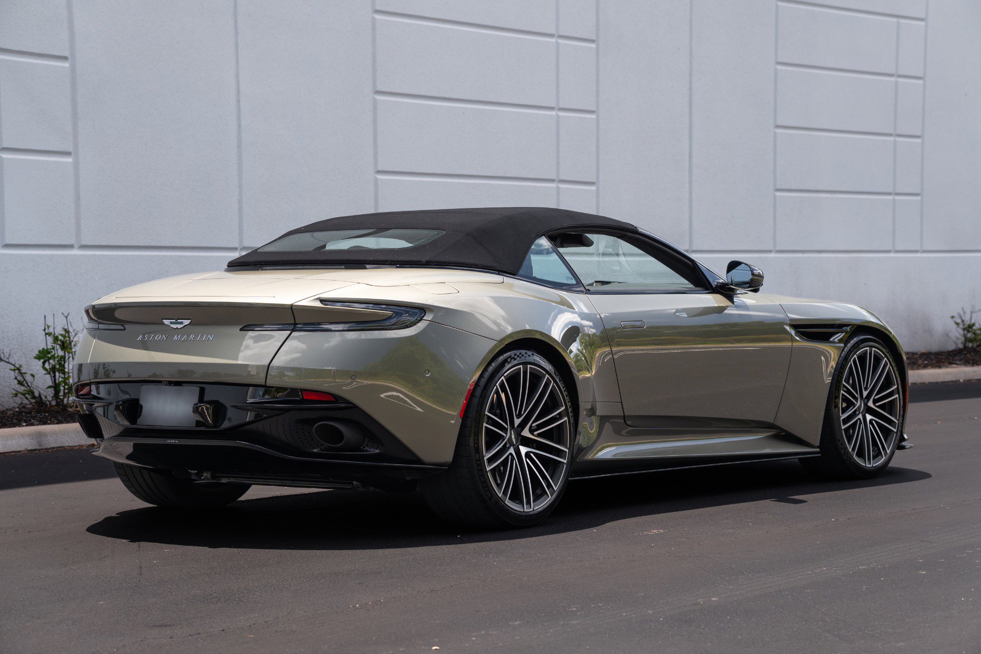 Used 2024 Aston Martin DB12 Convertible RWD image 14